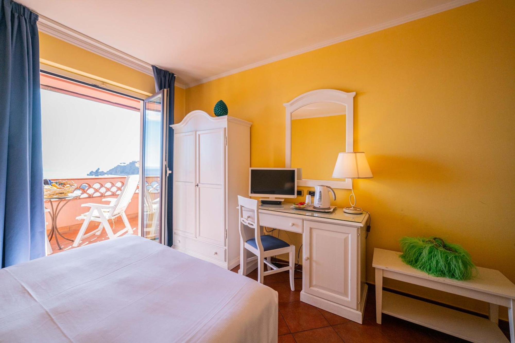 Mendolia Beach Hotel Taormina Exteriör bild