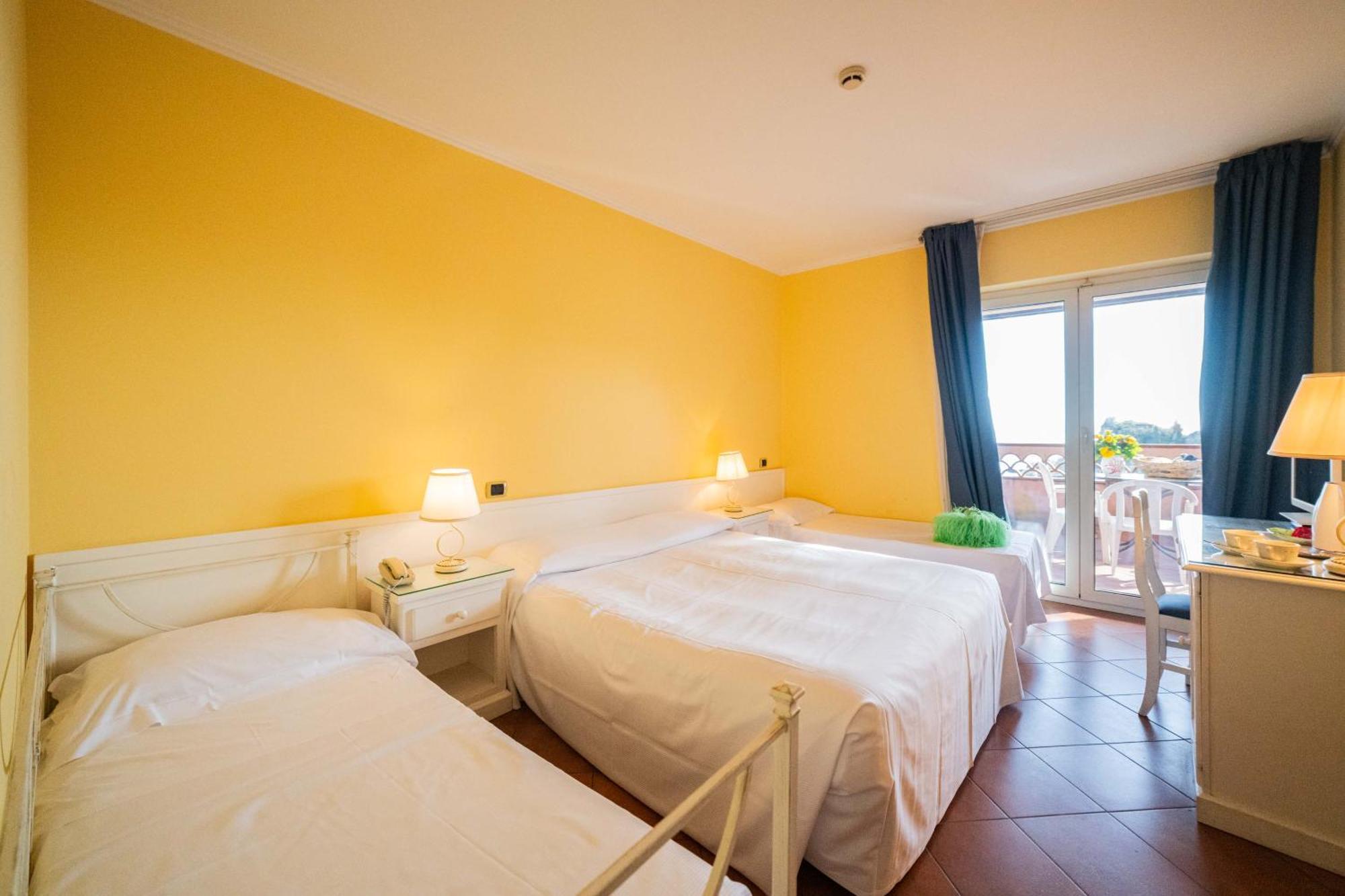 Mendolia Beach Hotel Taormina Exteriör bild