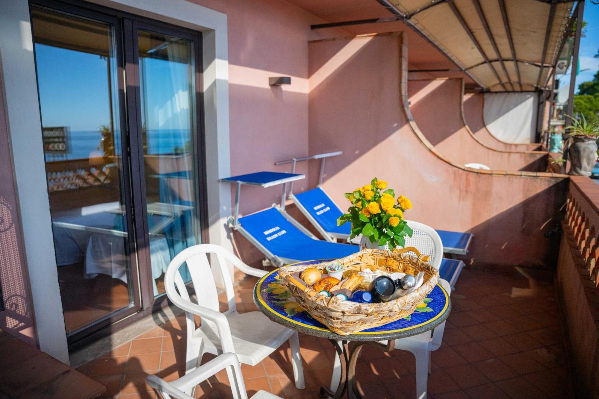 Mendolia Beach Hotel Taormina Exteriör bild