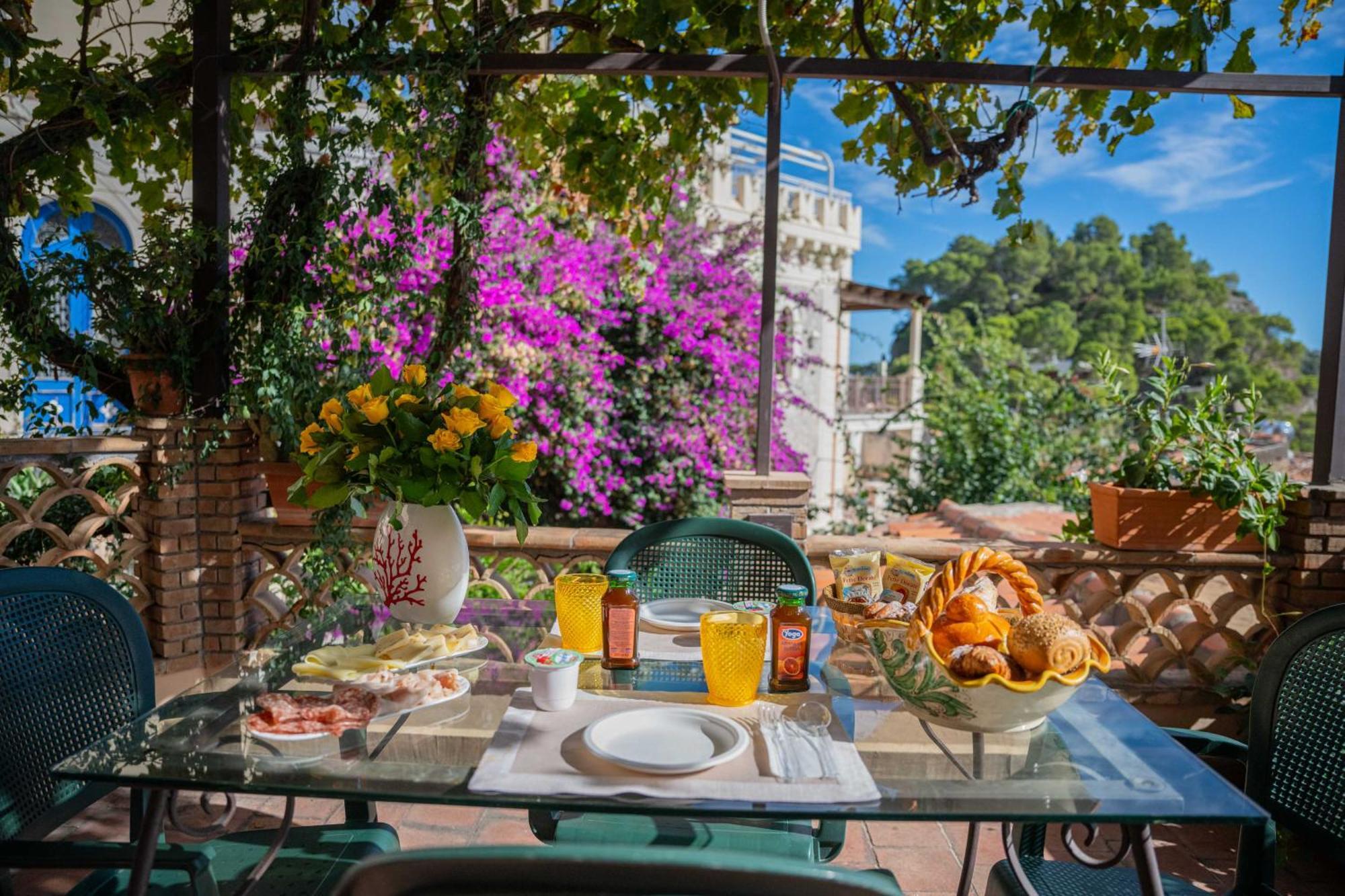 Mendolia Beach Hotel Taormina Exteriör bild