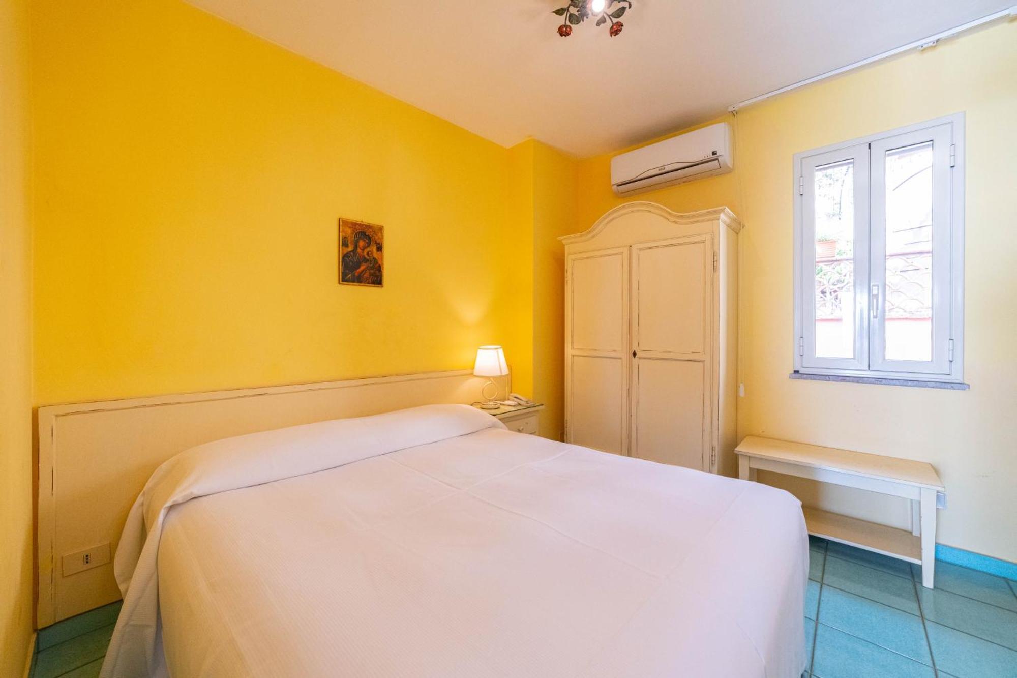 Mendolia Beach Hotel Taormina Rum bild