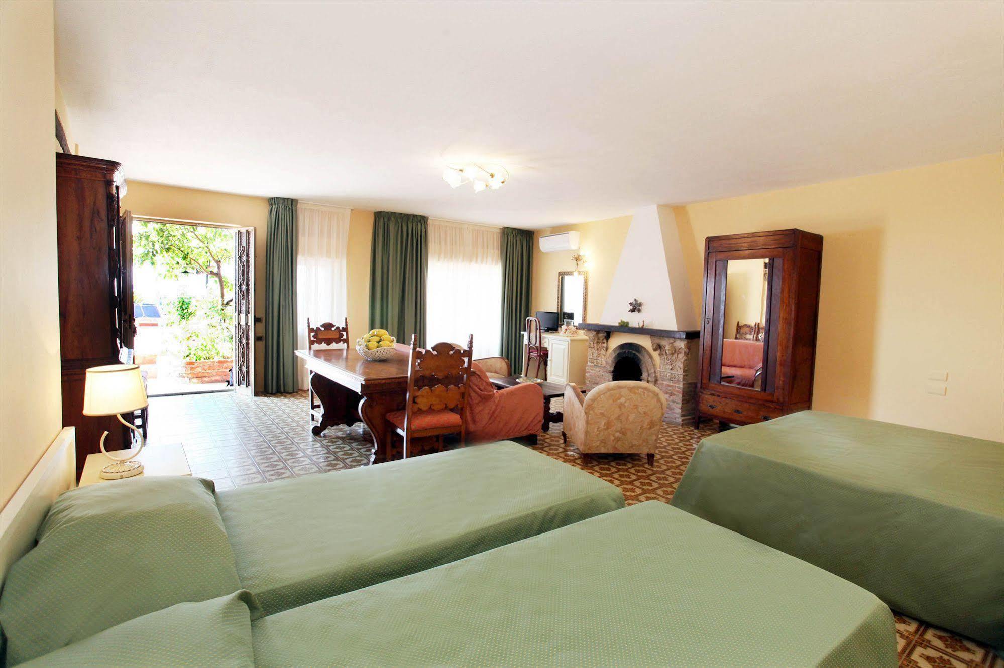 Mendolia Beach Hotel Taormina Exteriör bild